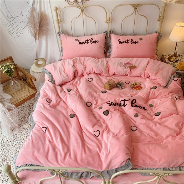 91家纺网 家纺一手货源 找家纺 昔可 2019新款COCO宝宝绒毛巾绣四件套实拍图 粉玉