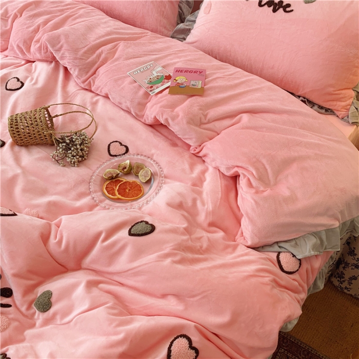 91家纺网 家纺一手货源 找家纺 昔可 2019新款COCO宝宝绒毛巾绣四件套实拍图 粉玉