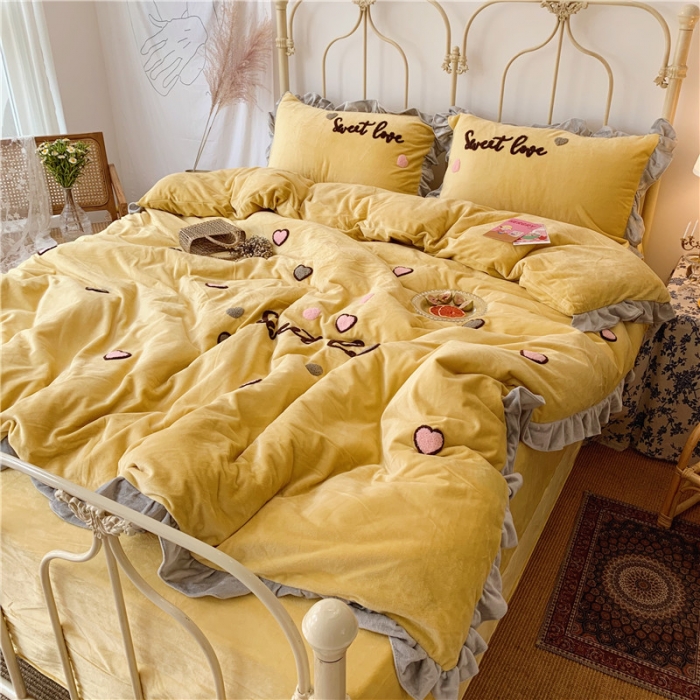 91家纺网 家纺一手货源 找家纺 昔可 2019新款COCO宝宝绒毛巾绣四件套实拍图 姜黄