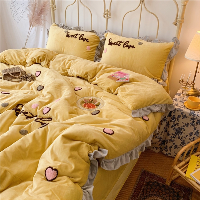 91家纺网 家纺一手货源 找家纺 昔可 2019新款COCO宝宝绒毛巾绣四件套实拍图 姜黄