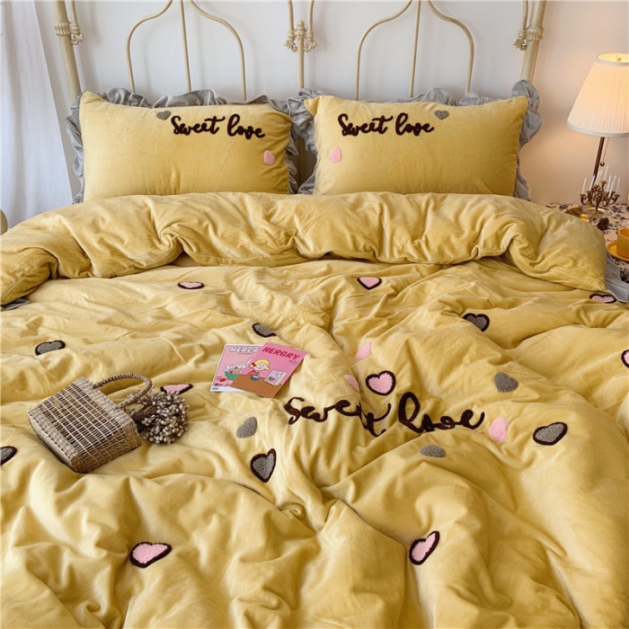 91家纺网 家纺一手货源 找家纺 昔可 2019新款COCO宝宝绒毛巾绣四件套实拍图 姜黄