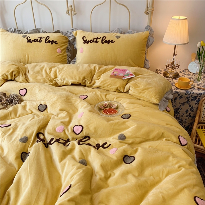 91家纺网 家纺一手货源 找家纺 昔可 2019新款COCO宝宝绒毛巾绣四件套实拍图 姜黄