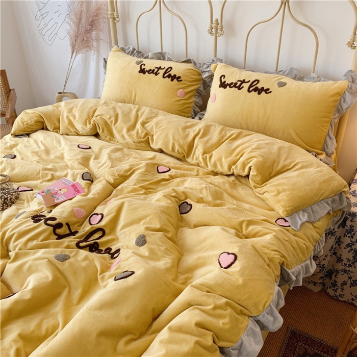 91家纺网 家纺一手货源 找家纺 昔可 2019新款COCO宝宝绒毛巾绣四件套实拍图 姜黄