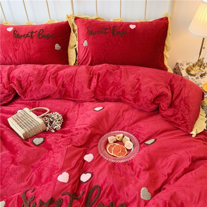 91家纺网 家纺一手货源 找家纺 昔可 2019新款宝宝绒毛巾绣四件套实拍图 酒红