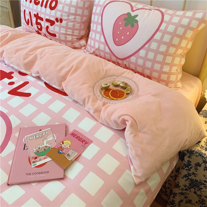 91家纺网 家纺一手货源 找家纺 昔可 2019新款设计师款韩国宝宝绒大版四件套 甜心草莓