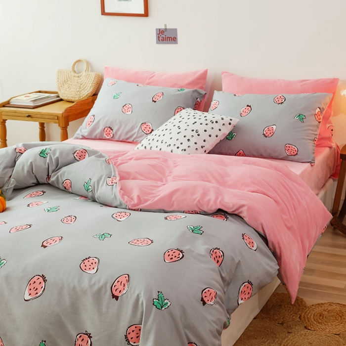 91家纺网 家纺一手货源 找家纺 昔可 2019新款13372棉加绒水果系列四件套 灰小草莓