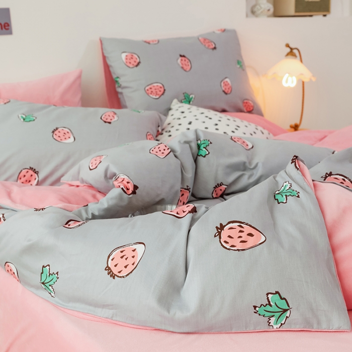 91家纺网 家纺一手货源 找家纺 昔可 2019新款13372棉加绒水果系列四件套 灰小草莓