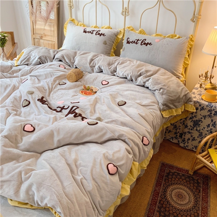 91家纺网 家纺一手货源 找家纺 昔可 2019新款COCO宝宝绒毛巾绣四件套实拍图 灰