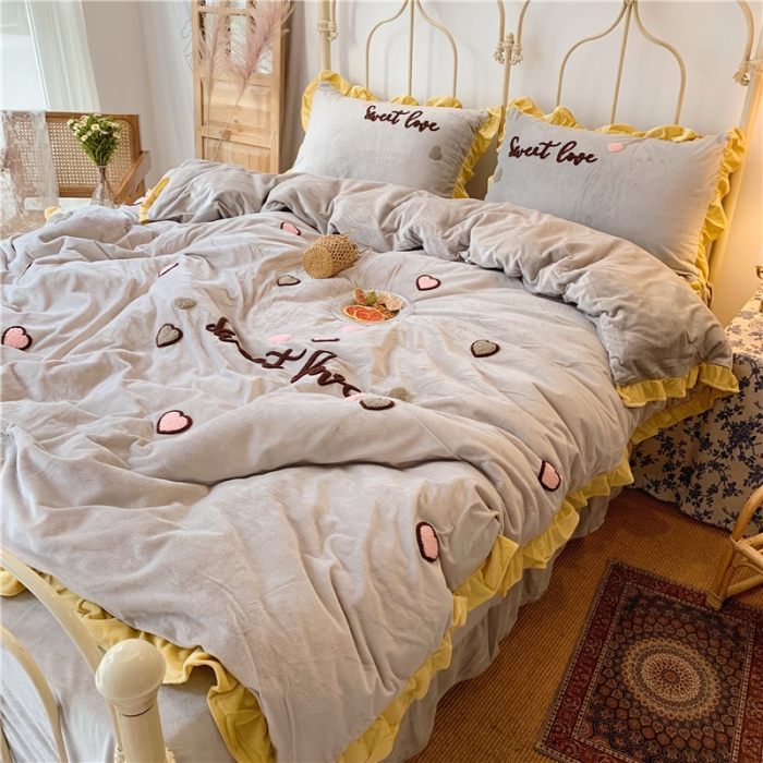 91家纺网 家纺一手货源 找家纺 昔可 2019新款COCO宝宝绒毛巾绣四件套实拍图 灰