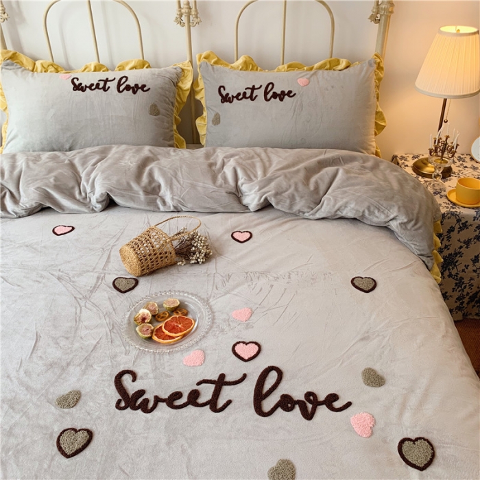 91家纺网 家纺一手货源 找家纺 昔可 2019新款COCO宝宝绒毛巾绣四件套实拍图 灰