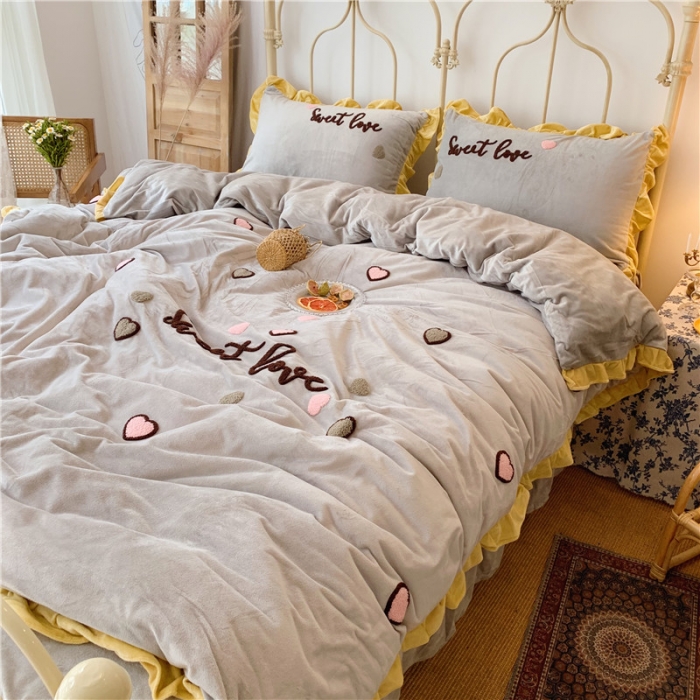 91家纺网 家纺一手货源 找家纺 昔可 2019新款COCO宝宝绒毛巾绣四件套实拍图 灰