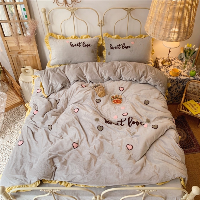 91家纺网 家纺一手货源 找家纺 昔可 2019新款COCO宝宝绒毛巾绣四件套实拍图 灰