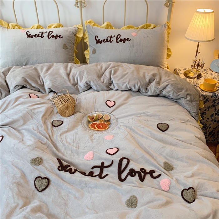 91家纺网 家纺一手货源 找家纺 昔可 2019新款COCO宝宝绒毛巾绣四件套实拍图 灰