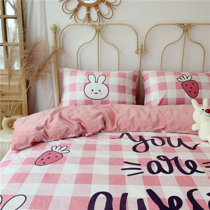 91家纺网 家纺一手货源 找家纺 昔可 2019新款设计师款韩国宝宝绒大版四件套 兔子草莓