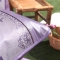 91家纺网 家纺一手货源 找家纺 启发毛毯提花冰丝席满屋花丛紫色
