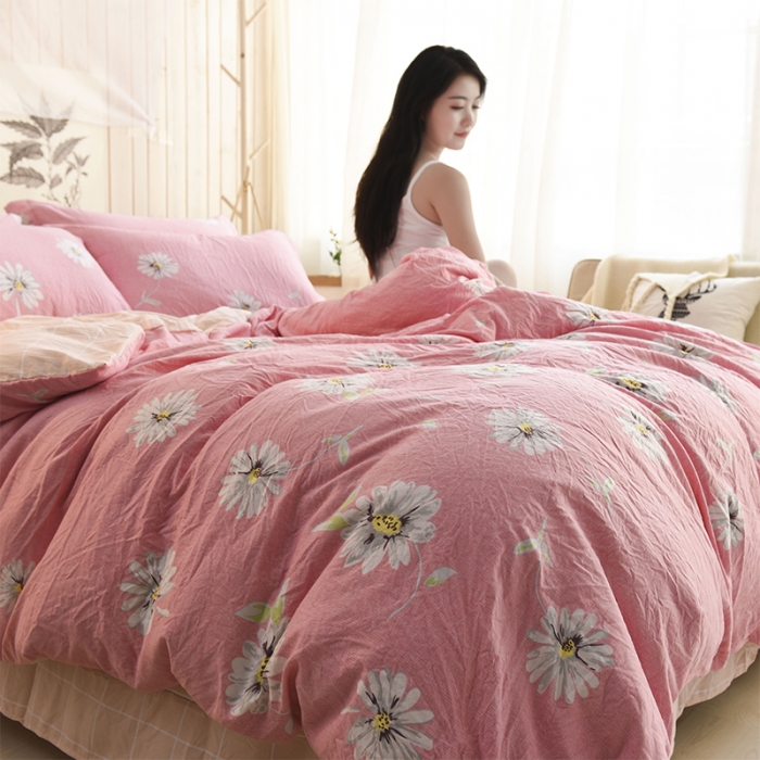 91家纺网 家纺一手货源 找家纺 芃成家纺 磨毛水洗棉四件套 青涩年少-粉