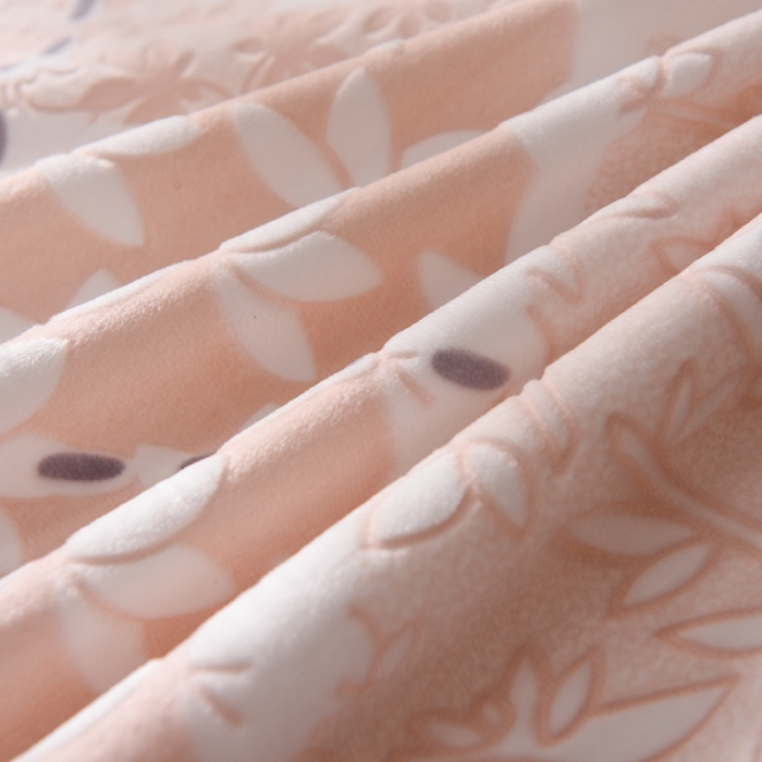 91家纺网 家纺一手货源 找家纺 芃成家纺 5D雕花绒四件套 柏拉随机花边