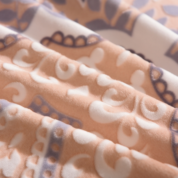 91家纺网 家纺一手货源 找家纺 芃成家纺 5D雕花绒四件套 蒂安娜随机花边