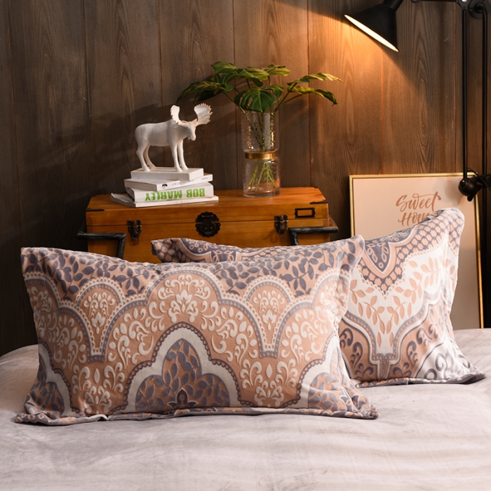 91家纺网 家纺一手货源 找家纺 芃成家纺 5D雕花绒四件套 蒂安娜随机花边