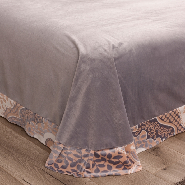 91家纺网 家纺一手货源 找家纺 芃成家纺 5D雕花绒四件套 蒂安娜随机花边