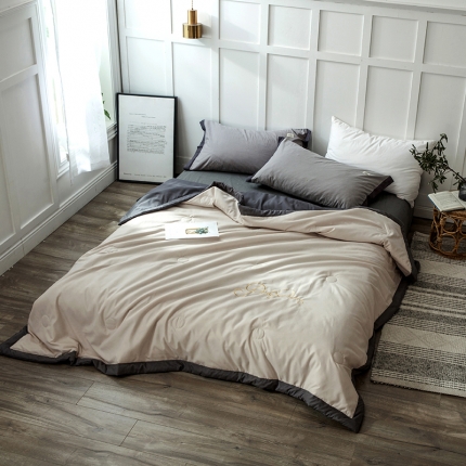 91家纺网 家纺一手货源 找家纺 芃成 2020新款水洗真丝凉感夏被 凡妮莎-米灰