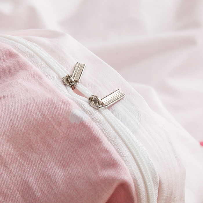 91家纺网 家纺一手货源 找家纺 芃成 2020新款洛卡全棉12868单被套 草莓季节粉