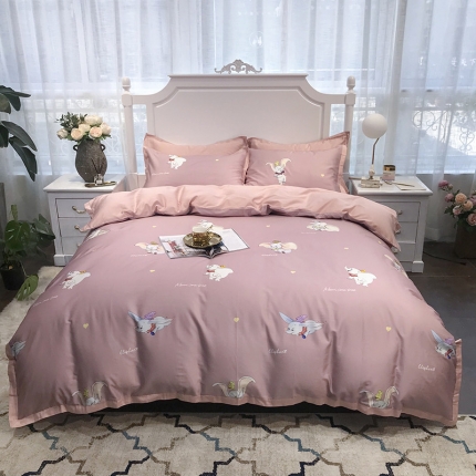 91家纺网 家纺一手货源 找家纺 太古汇 60支贡缎长绒棉数码印花小边款四件套 波顿-粉