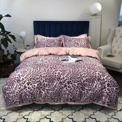 91家纺网 家纺一手货源 找家纺 太古汇 60支贡缎长绒棉数码印花小边款四件套 桑德拉-粉