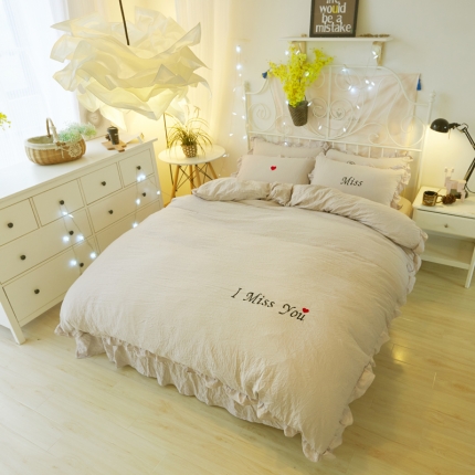 91家纺网 家纺一手货源 找家纺 简爱家纺 2025新款水洗棉绣花四件套床单款 miss灰色