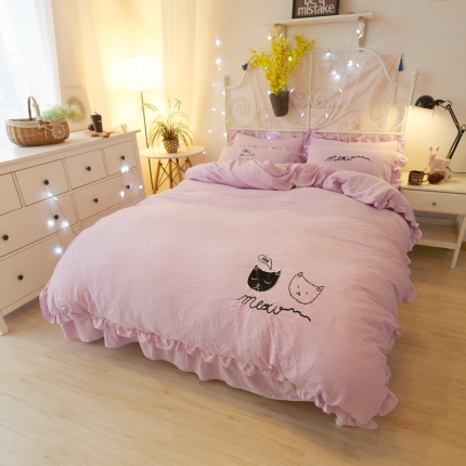 91家纺网 家纺一手货源 找家纺 简爱家纺 2025新款水洗棉绣花四件套床单款 萌猫浅紫