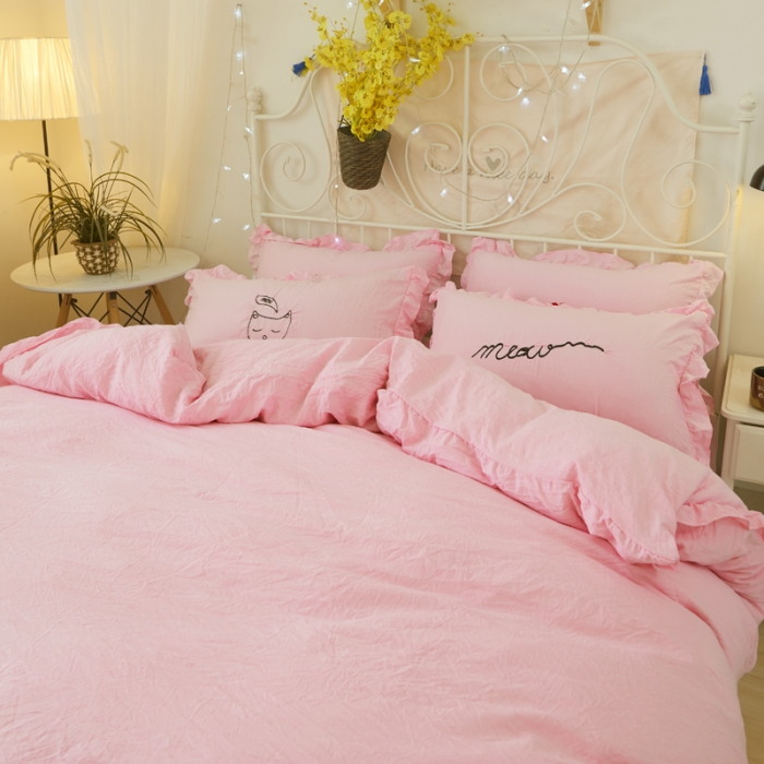 91家纺网 家纺一手货源 找家纺 简爱家纺 2025新款水洗棉绣花四件套床单款 萌猫粉红