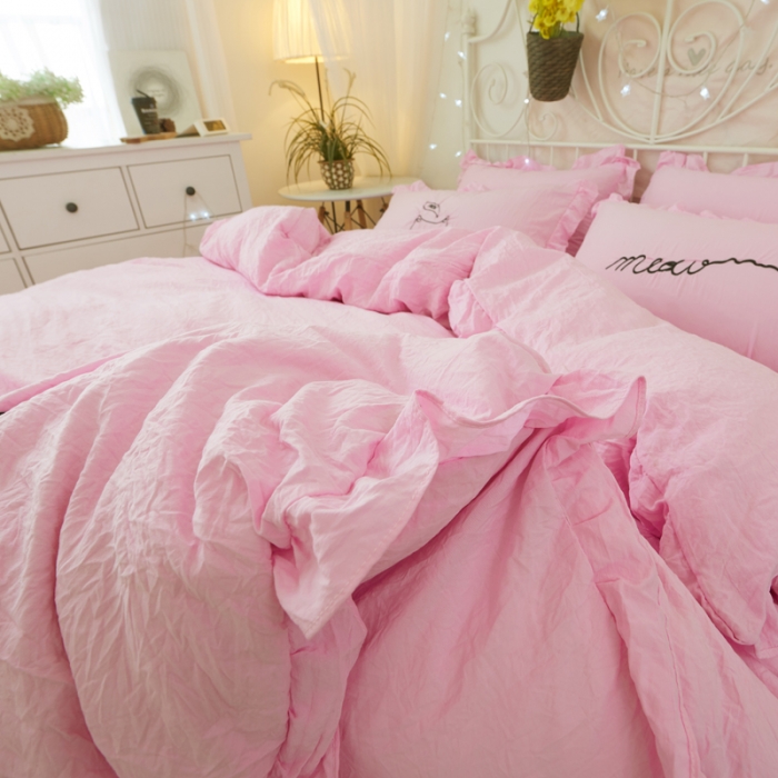 91家纺网 家纺一手货源 找家纺 简爱家纺 2025新款水洗棉绣花四件套床单款 萌猫粉红