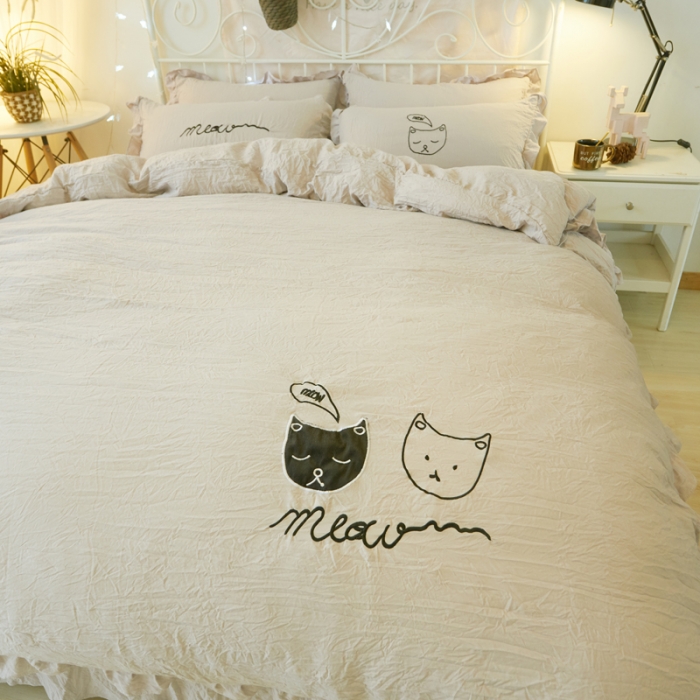 91家纺网 家纺一手货源 找家纺 简爱家纺 2025新款水洗棉绣花四件套床单款 萌猫灰色