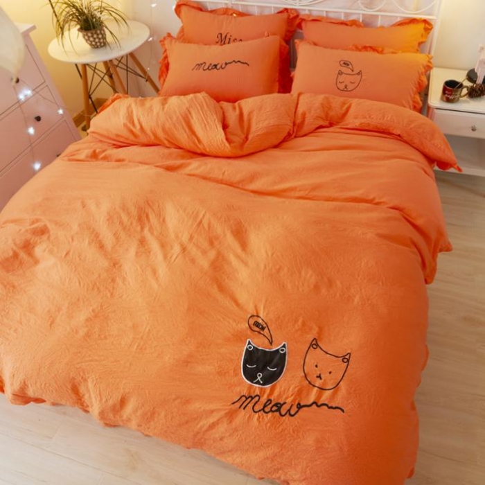 91家纺网 家纺一手货源 找家纺 简爱家纺 2025新款水洗棉绣花四件套床单款 萌猫橘色