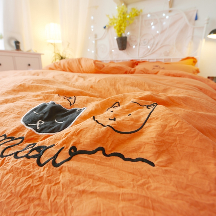 91家纺网 家纺一手货源 找家纺 简爱家纺 2025新款水洗棉绣花四件套床单款 萌猫橘色