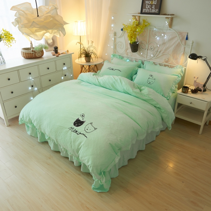 91家纺网 家纺一手货源 找家纺 简爱家纺 2025新款水洗棉绣花四件套床单款 萌猫蓝色