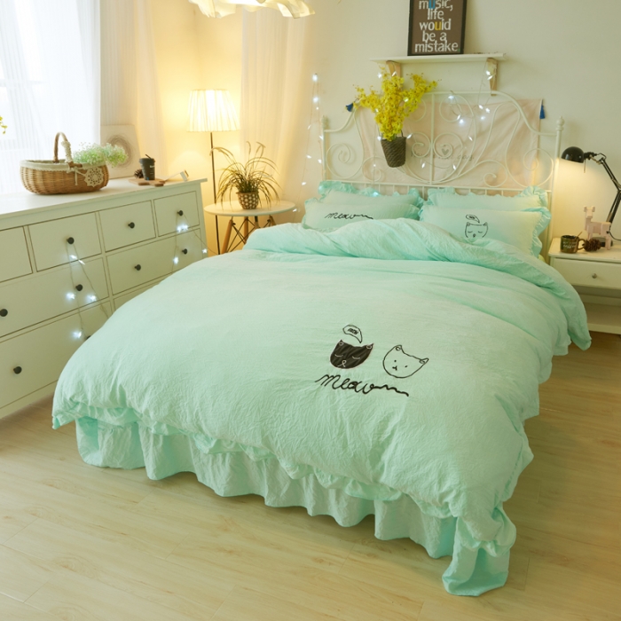 91家纺网 家纺一手货源 找家纺 简爱家纺 2025新款水洗棉绣花四件套床单款 萌猫蓝色