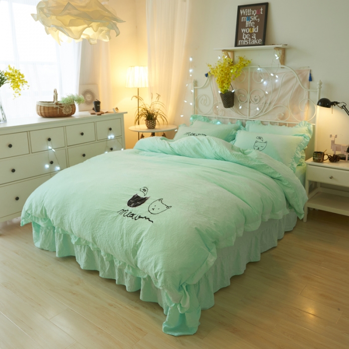 91家纺网 家纺一手货源 找家纺 简爱家纺 2025新款水洗棉绣花四件套床单款 萌猫蓝色