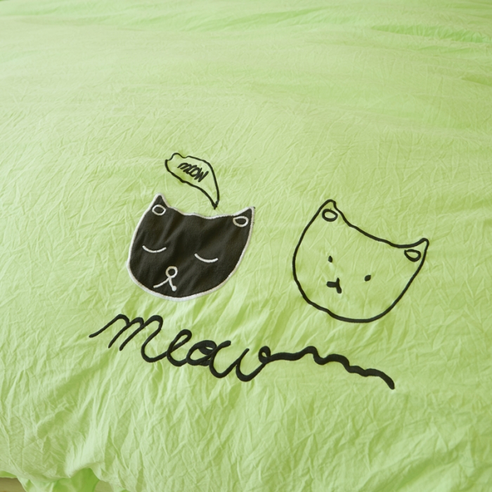 91家纺网 家纺一手货源 找家纺 简爱家纺 2025新款水洗棉绣花四件套床单款 萌猫绿色