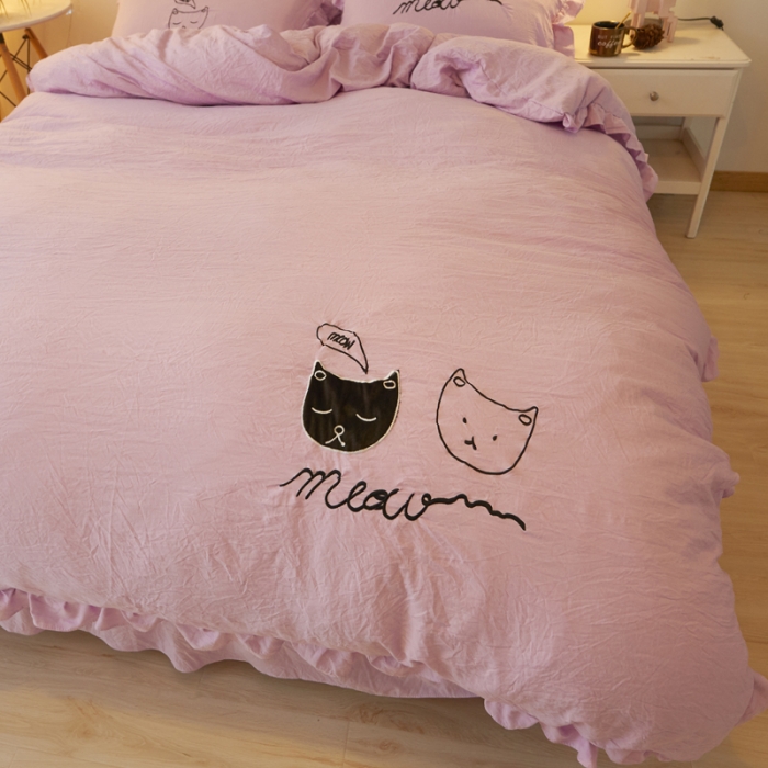 91家纺网 家纺一手货源 找家纺 简爱家纺 2025新款水洗棉绣花四件套床单款 萌猫浅紫