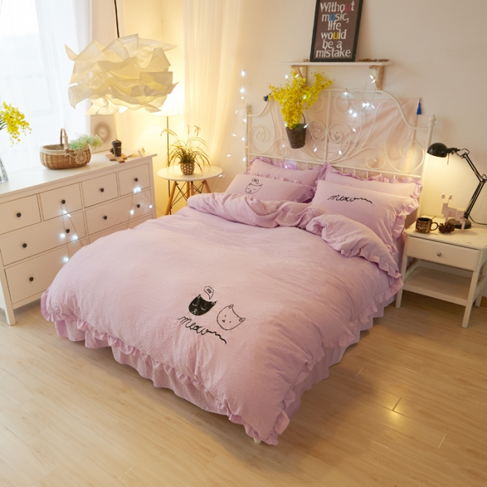 91家纺网 家纺一手货源 找家纺 简爱家纺 2025新款水洗棉绣花四件套床单款 萌猫浅紫