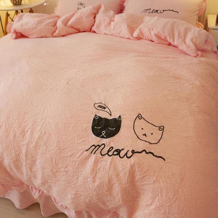 91家纺网 家纺一手货源 找家纺 简爱家纺 2025新款水洗棉绣花四件套床单款 萌猫玉色