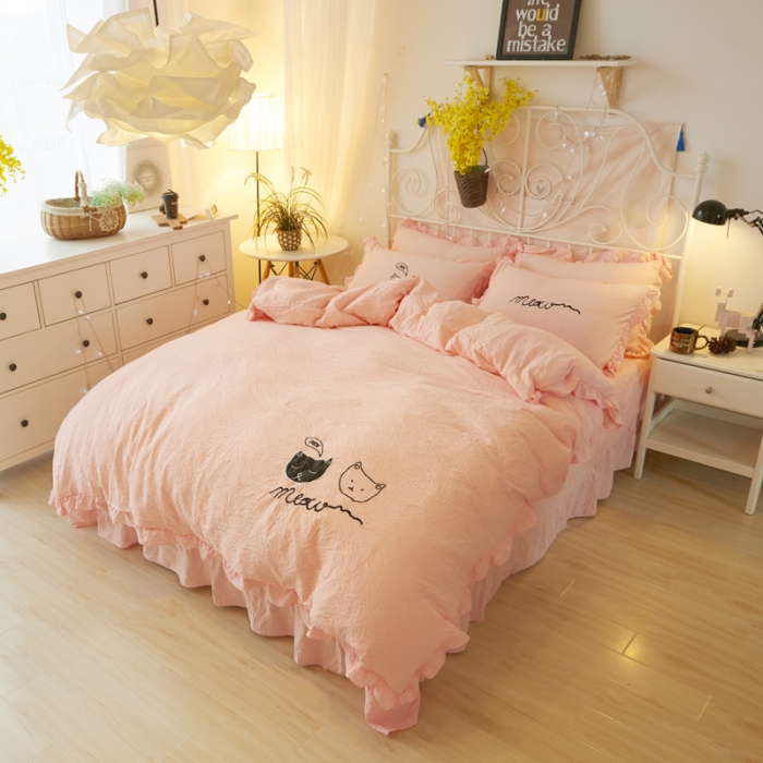 91家纺网 家纺一手货源 找家纺 简爱家纺 2025新款水洗棉绣花四件套床单款 萌猫玉色