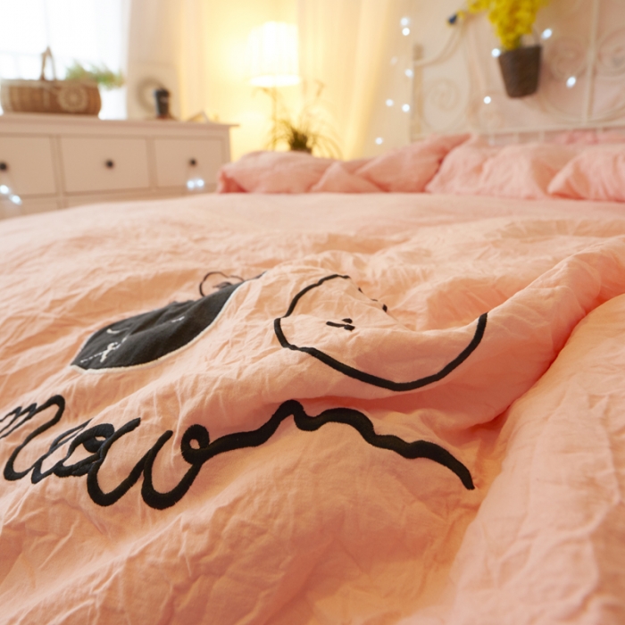 91家纺网 家纺一手货源 找家纺 简爱家纺 2025新款水洗棉绣花四件套床单款 萌猫玉色