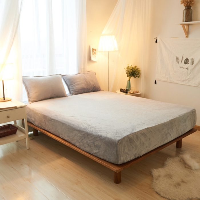 91家纺网 家纺一手货源 找家纺 简爱家纺 2025新款纯色法莱绒单床笠 银灰