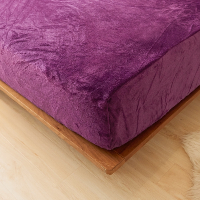 91家纺网 家纺一手货源 找家纺 简爱家纺 2025新款纯色法莱绒单床笠 深紫