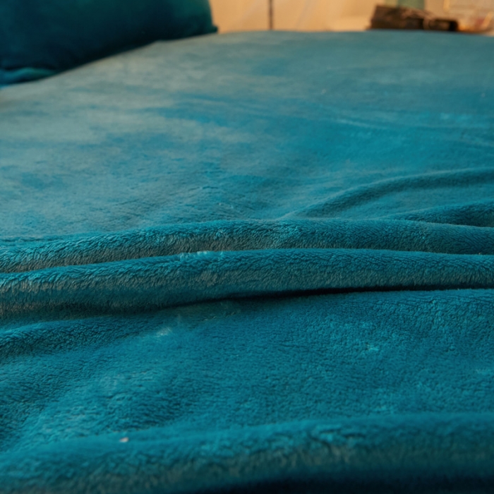 91家纺网 家纺一手货源 找家纺 简爱家纺 2025新款纯色法莱绒单床笠 墨绿