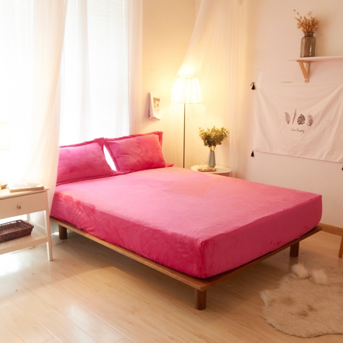 91家纺网 家纺一手货源 找家纺 简爱家纺 2025新款纯色法莱绒单床笠 玫红