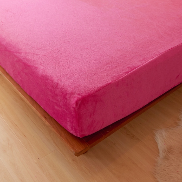 91家纺网 家纺一手货源 找家纺 简爱家纺 2025新款纯色法莱绒单床笠 玫红