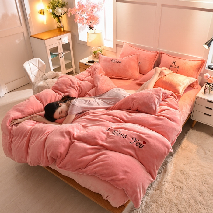 91家纺网 家纺一手货源 找家纺 简爱 2020新款双面法莱绒刺绣四件套 绒miss-玉色